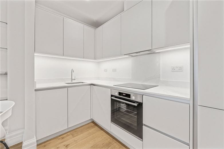 2 bedroom flat, Harley Street, Marylebone W1G - Available