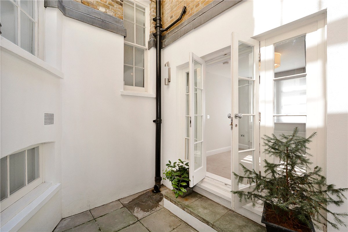 3 bedroom flat, Robert Adam Street, London W1U - Available