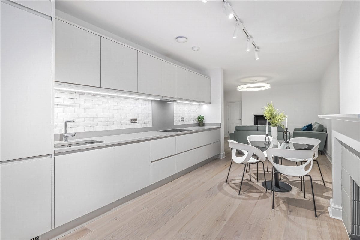 2 bedroom flat, Devonshire Street, Marylebone W1G - Available