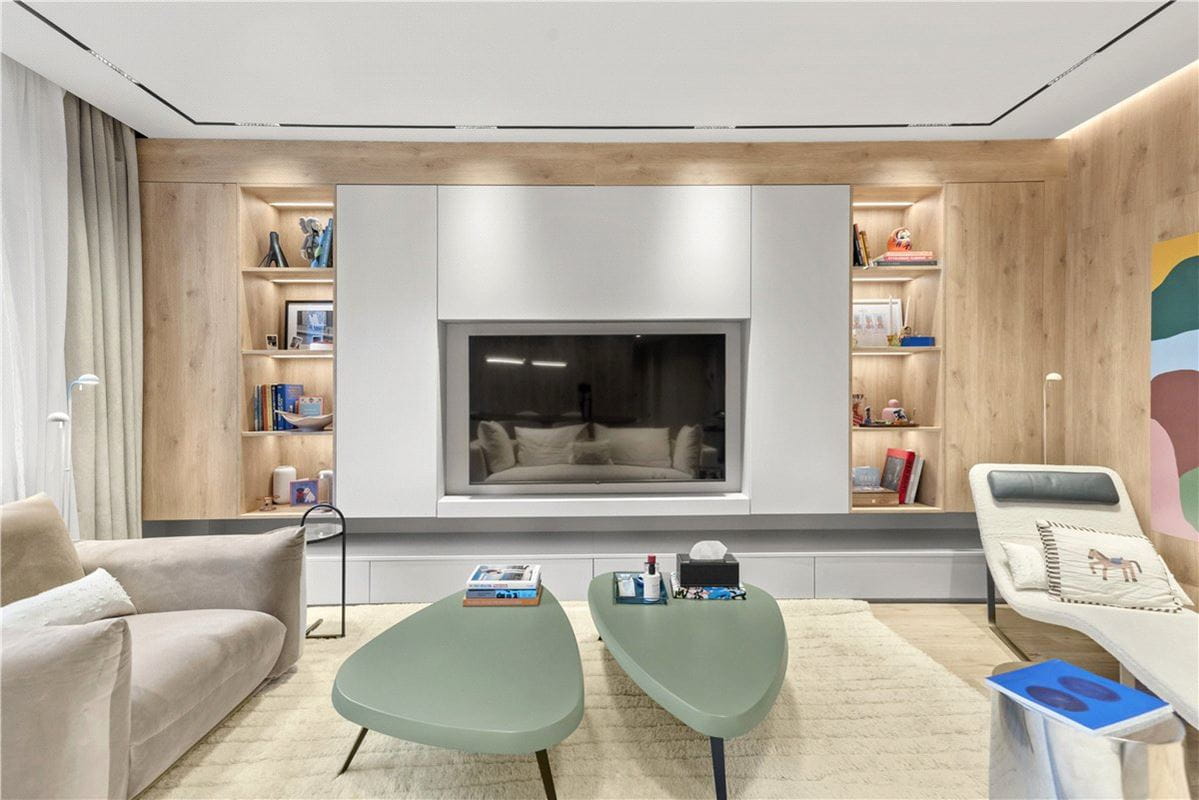 2 bedroom flat, Portland Place, Marylebone W1B - Available