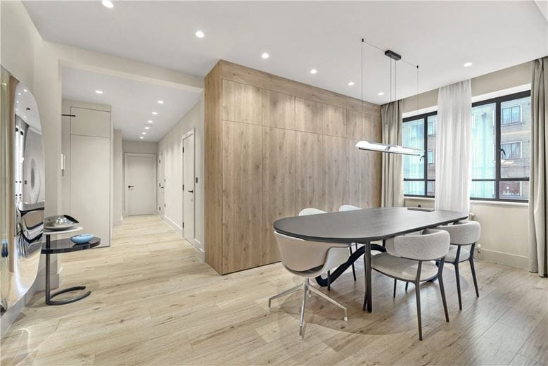 2 bedroom flat, Portland Place, Marylebone W1B - Available