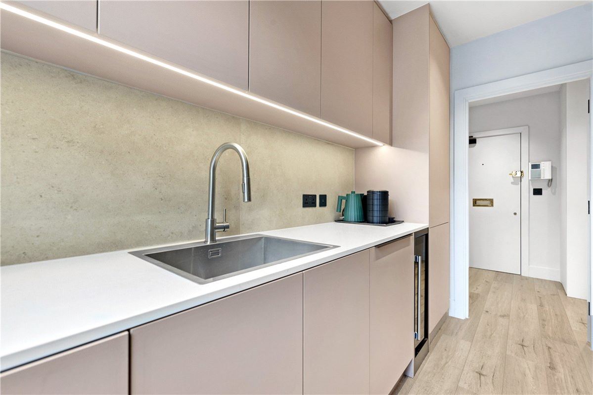 2 bedroom flat, Portland Place, Marylebone W1B - Available