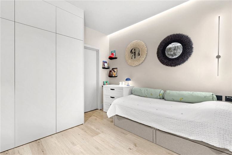 2 bedroom flat, Portland Place, Marylebone W1B - Available