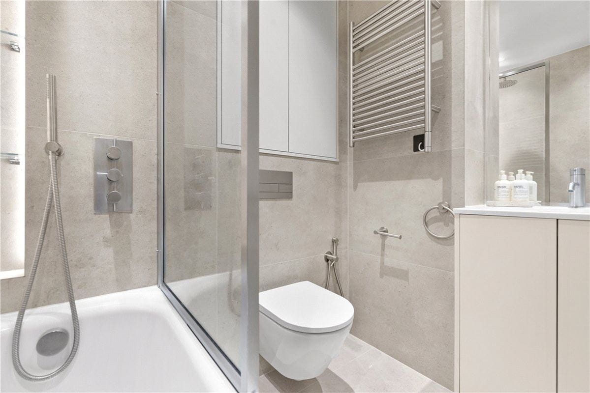 2 bedroom flat, Portland Place, Marylebone W1B - Available