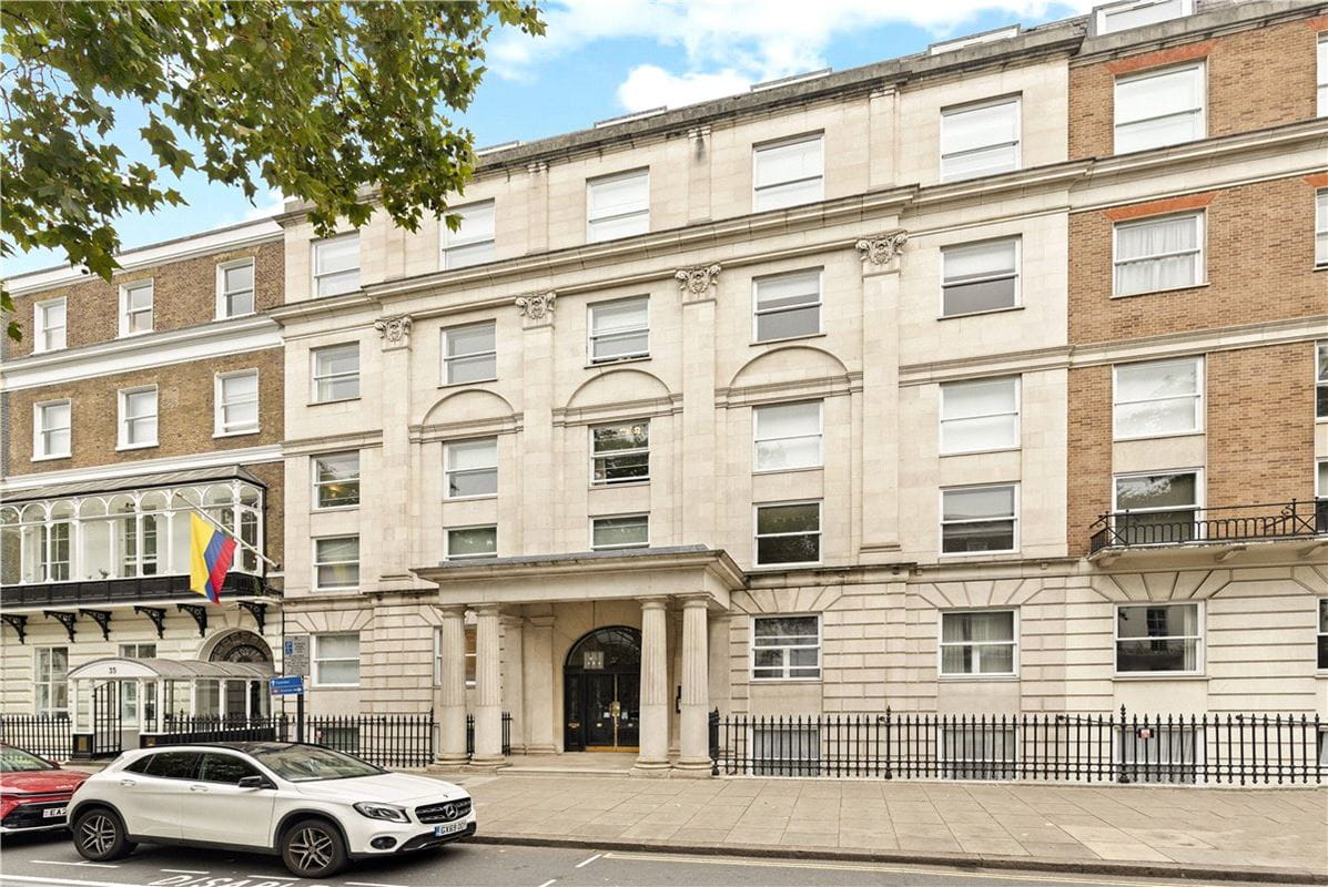 2 bedroom flat, Portland Place, Marylebone W1B - Available