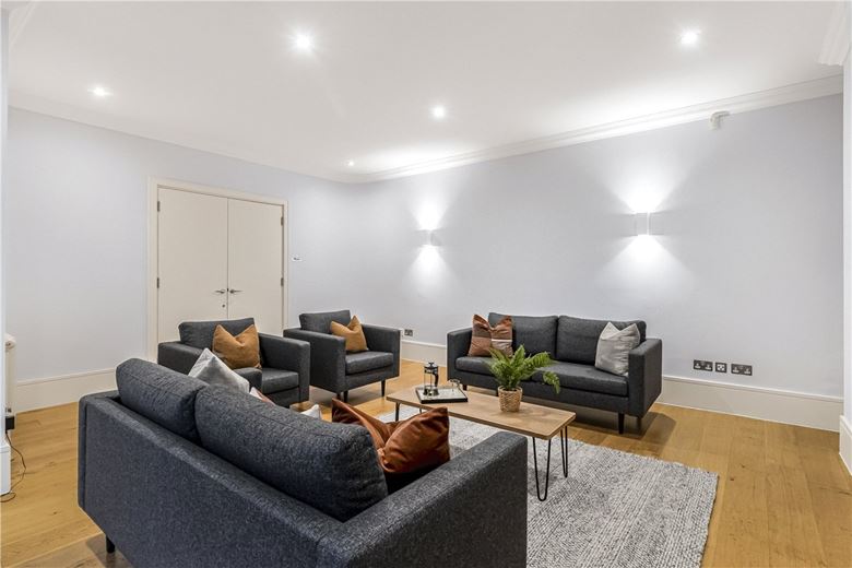 2 bedroom flat, Devonshire Place, Marylebone W1G - Available