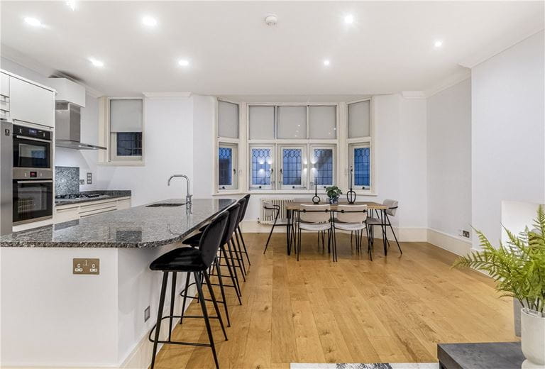 2 bedroom flat, Devonshire Place, Marylebone W1G - Available