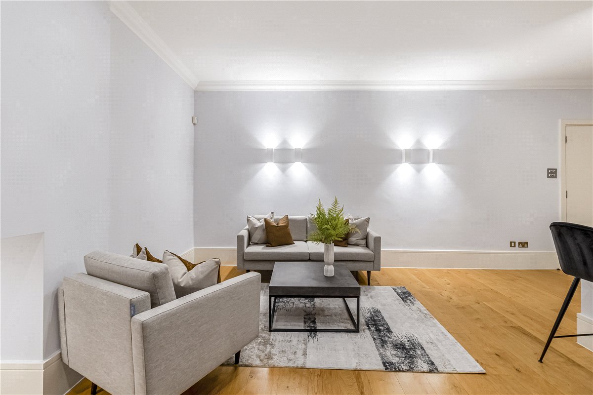 2 bedroom flat, Devonshire Place, Marylebone W1G - Available