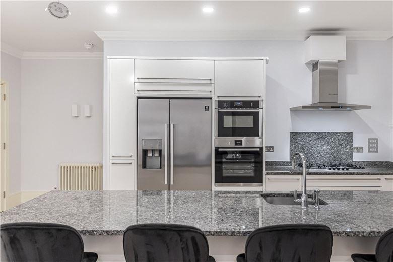 2 bedroom flat, Devonshire Place, Marylebone W1G - Available