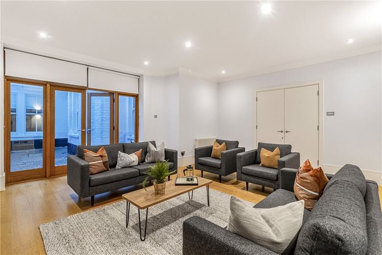 2 bedroom flat, Devonshire Place, Marylebone W1G - Available