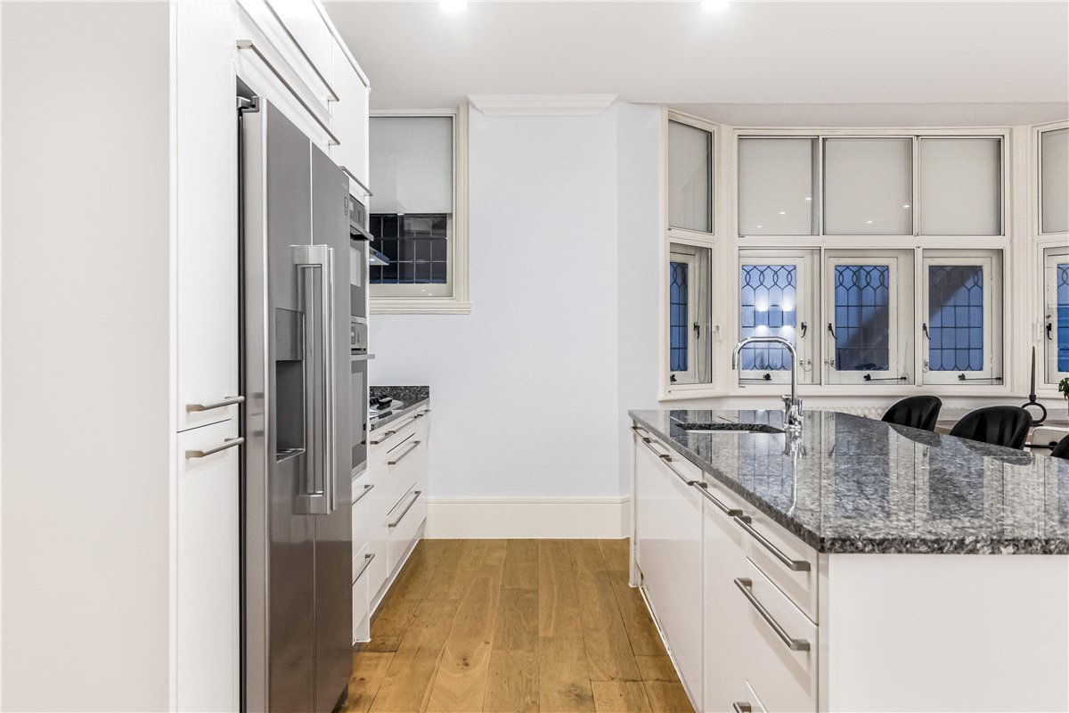 2 bedroom flat, Devonshire Place, Marylebone W1G - Available