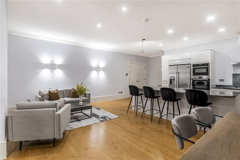 2 bedroom flat, Devonshire Place, Marylebone W1G - Available