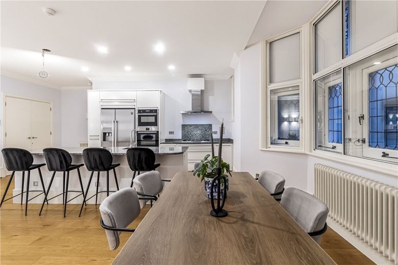 2 bedroom flat, Devonshire Place, Marylebone W1G - Available