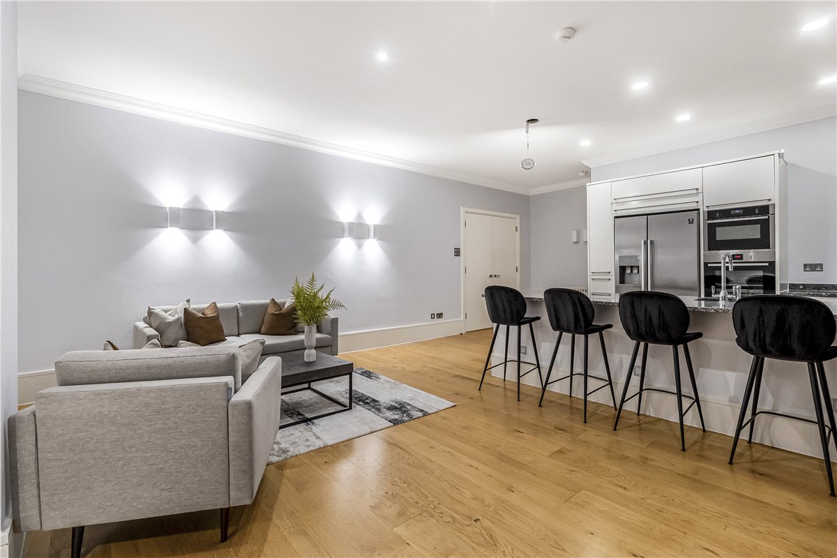 2 bedroom flat, Devonshire Place, Marylebone W1G - Available