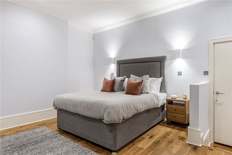 2 bedroom flat, Devonshire Place, Marylebone W1G - Available