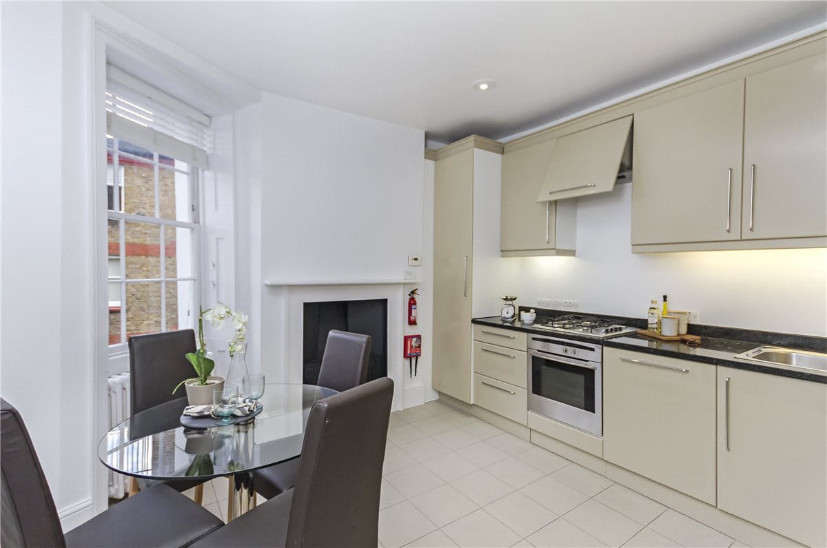 2 bedroom flat, Manchester Street, Marylebone W1U - Available