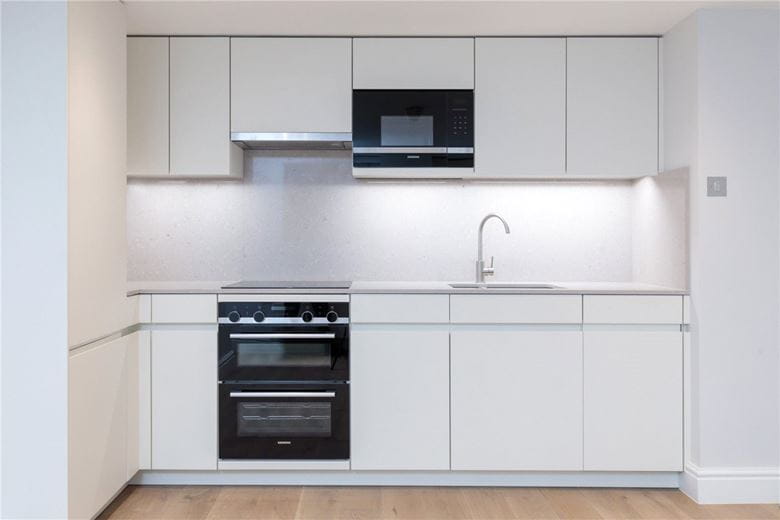 1 bedroom flat, Upper Berkeley Street, Marylebone W1H - Available