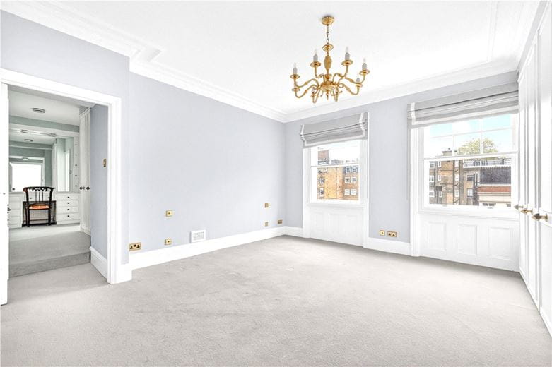 4 bedroom flat, Cumberland Mansions, George Street W1H - Available