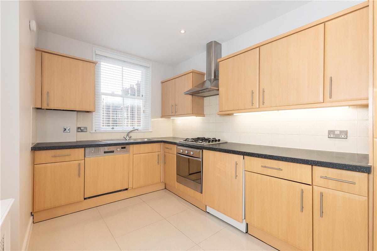 2 bedroom flat, Manchester Street, Marylebone W1U - Available