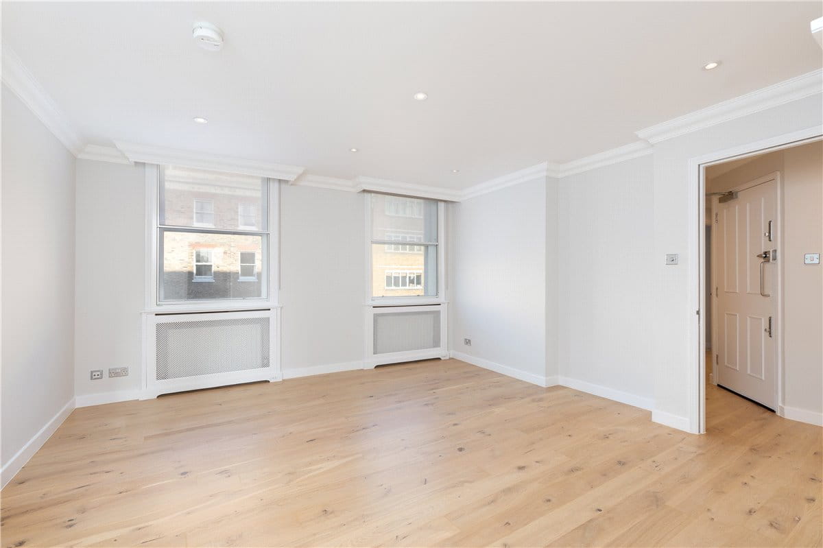 2 bedroom flat, Manchester Street, Marylebone W1U - Available
