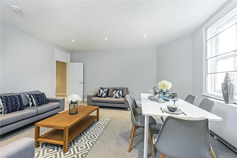 3 bedroom flat, Upper Wimpole Street, Marylebone W1G - Available