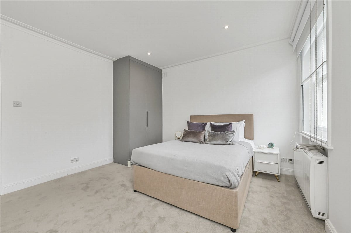 3 bedroom flat, Upper Wimpole Street, Marylebone W1G - Available