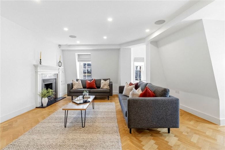 2 bedroom flat, New Cavendish Street, Marylebone W1G - Available