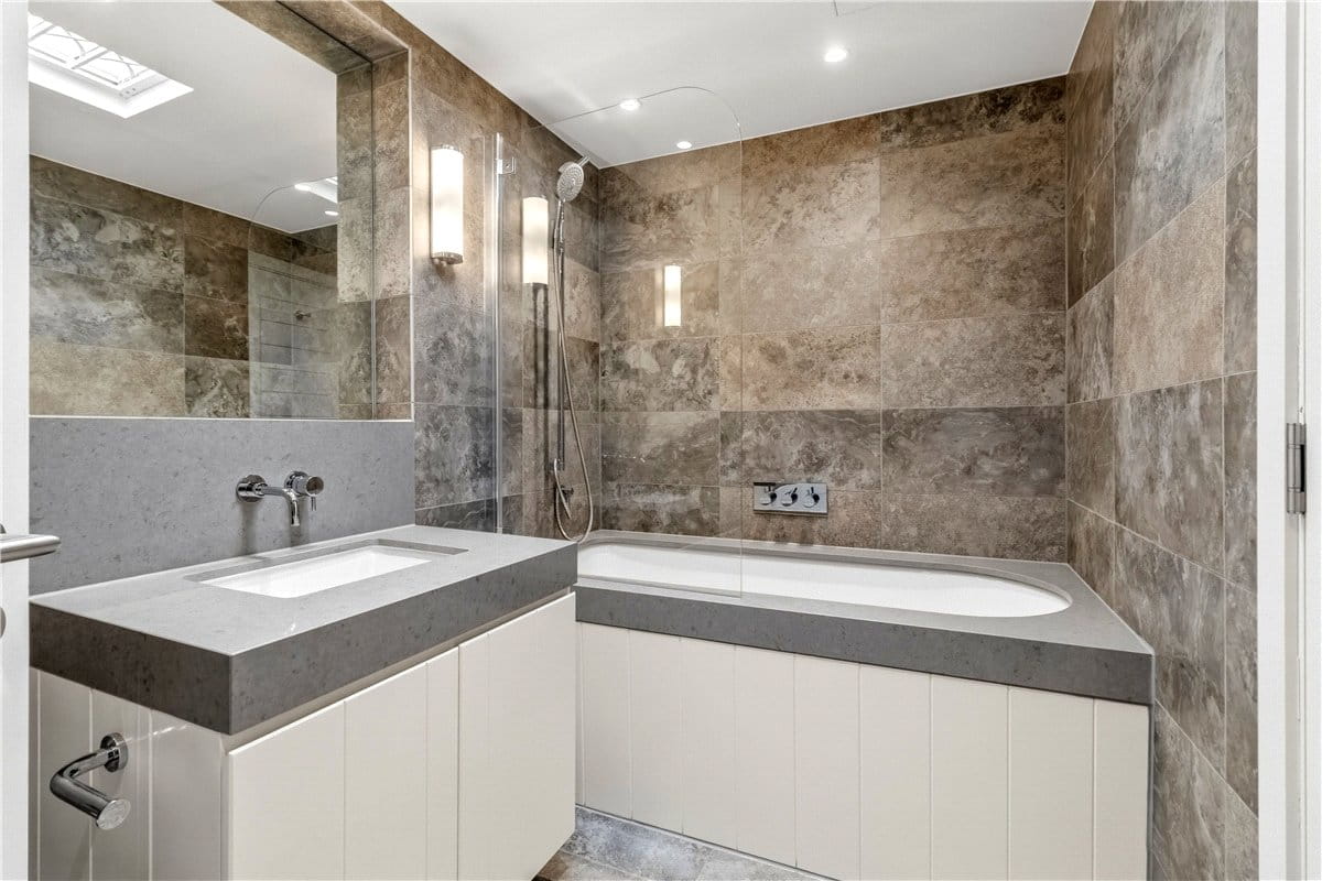 2 bedroom flat, New Cavendish Street, Marylebone W1G - Available