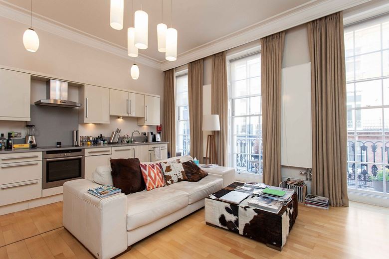 1 bedroom flat, Upper Berkeley Street, Marylebone W1H - Available