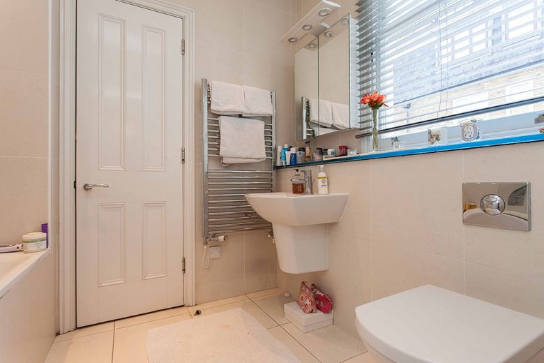 1 bedroom flat, Upper Berkeley Street, Marylebone W1H - Available