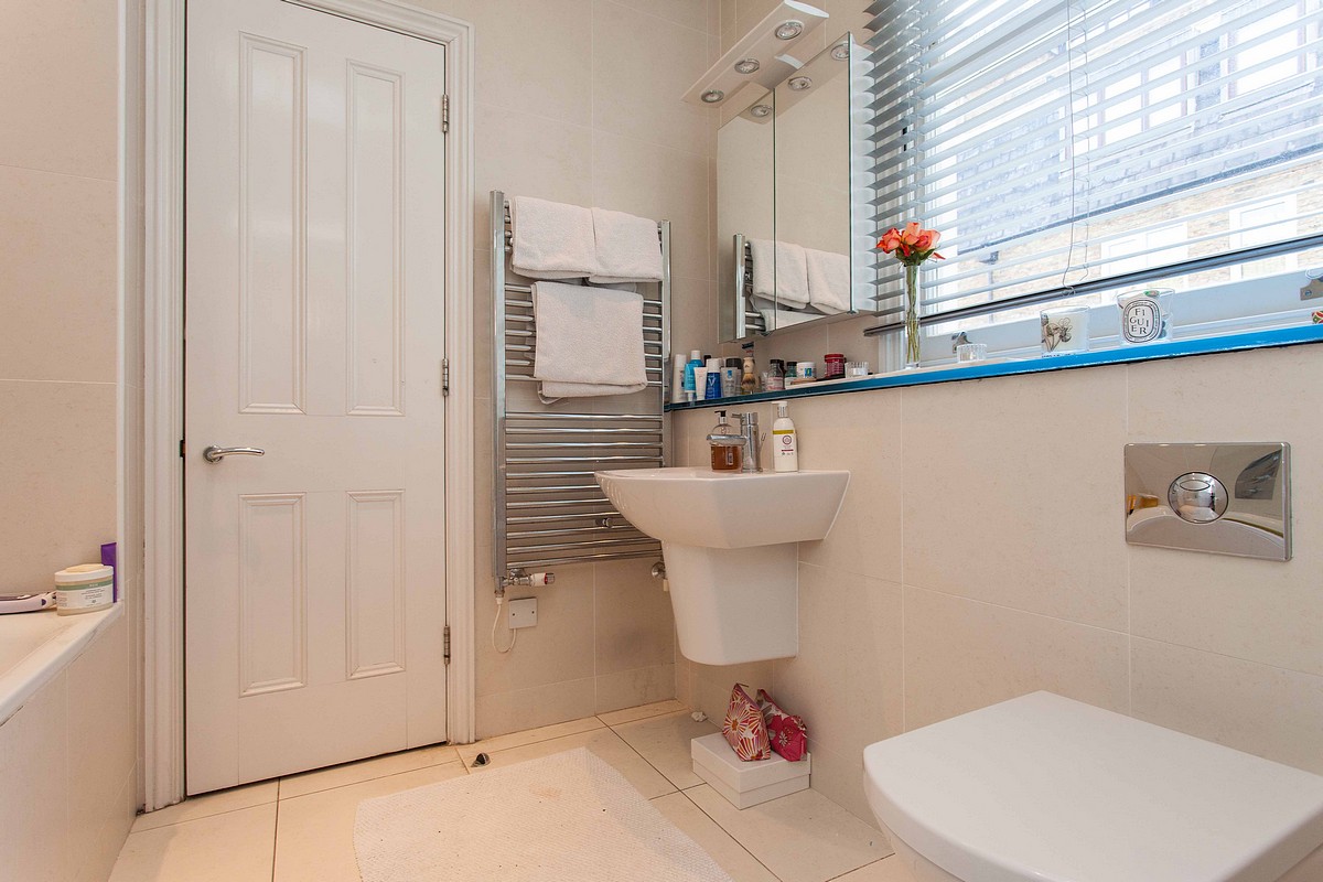 1 bedroom flat, Upper Berkeley Street, Marylebone W1H - Available