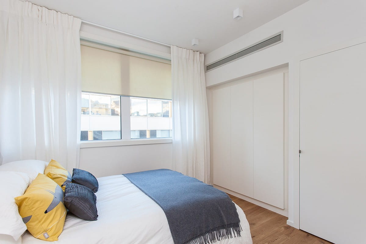 3 bedroom flat, Rathbone Place, Fitzrovia W1T - Available