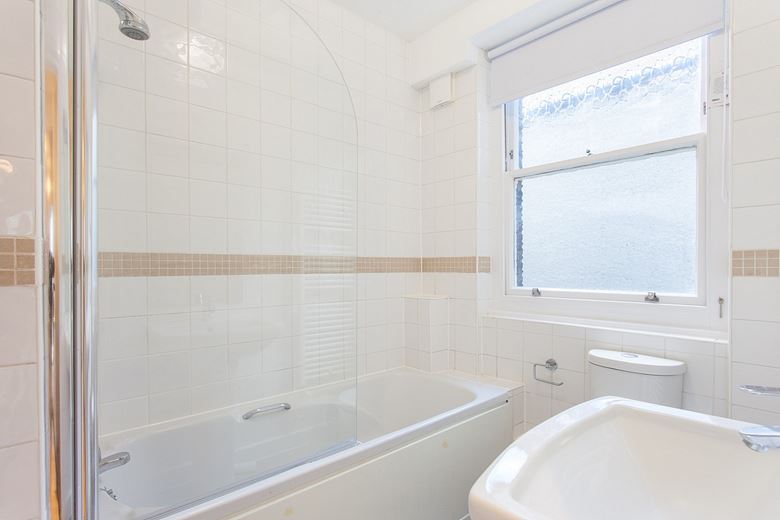 3 bedroom flat, George Street, Marylebone W1H - Available