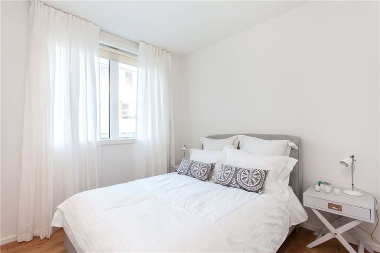 3 bedroom flat, Rathbone Place, Fitzrovia W1T - Available