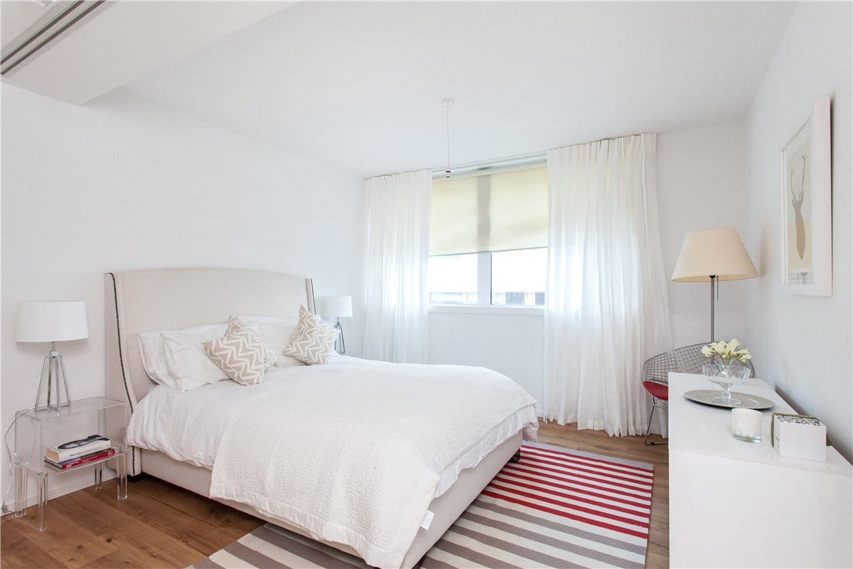 3 bedroom flat, Rathbone Place, Fitzrovia W1T - Available