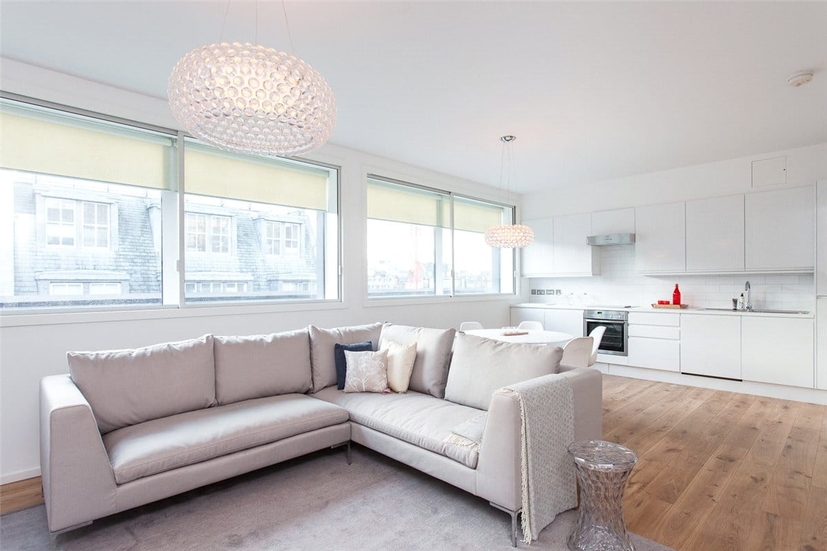 3 bedroom flat, Rathbone Place, Fitzrovia W1T - Available