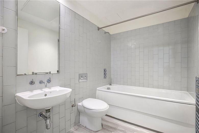 3 bedroom flat, Rathbone Place, Fitzrovia W1T - Available