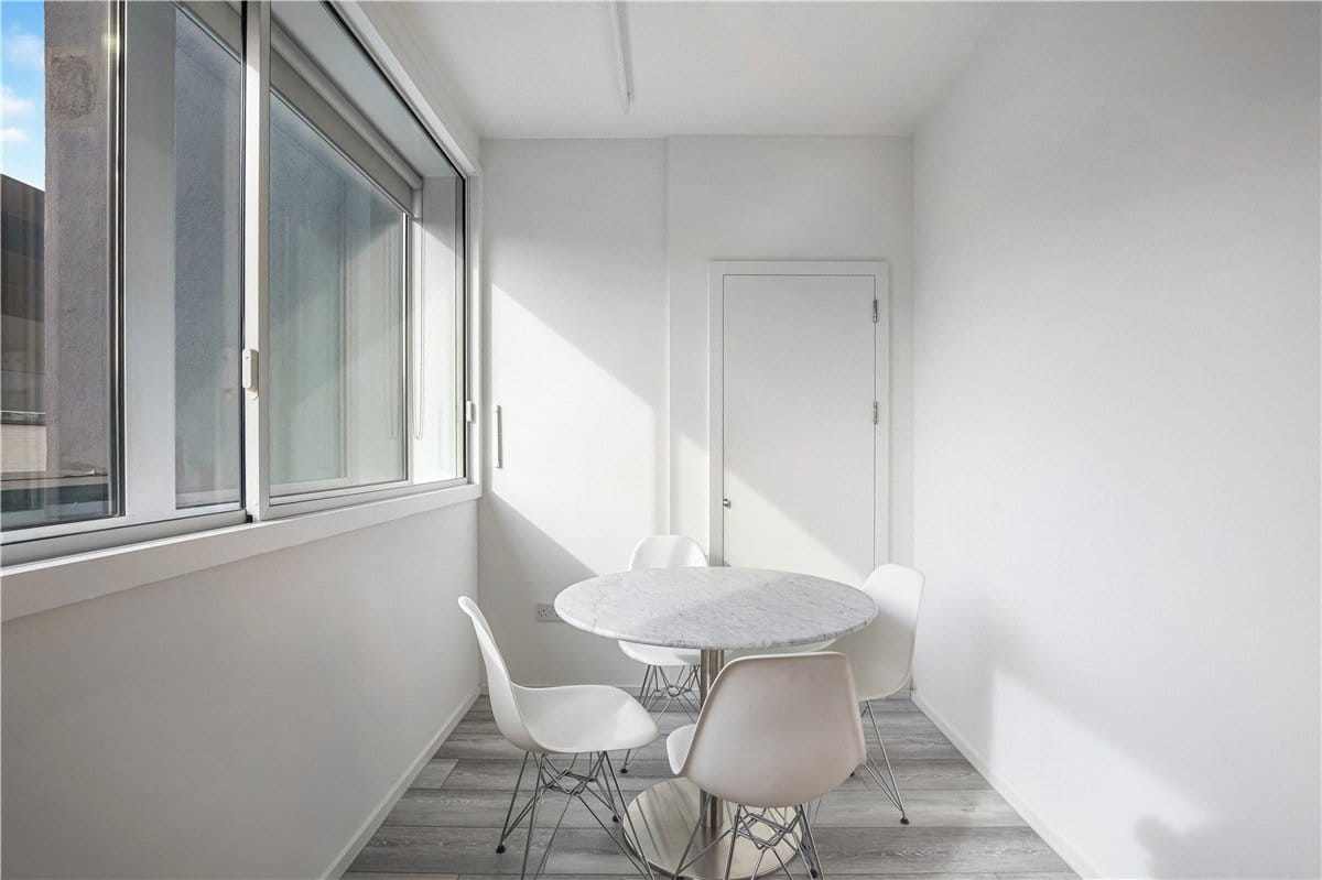 3 bedroom flat, Rathbone Place, Fitzrovia W1T - Available