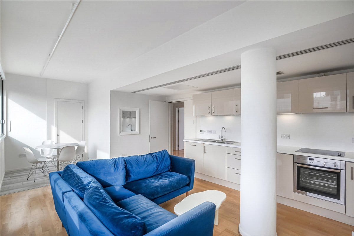 3 bedroom flat, Rathbone Place, Fitzrovia W1T - Available