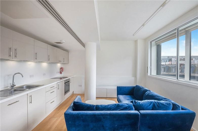 3 bedroom flat, Rathbone Place, Fitzrovia W1T - Available