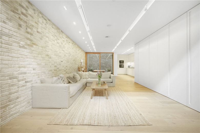 3 bedroom house, Bingham Place, London W1U - Available