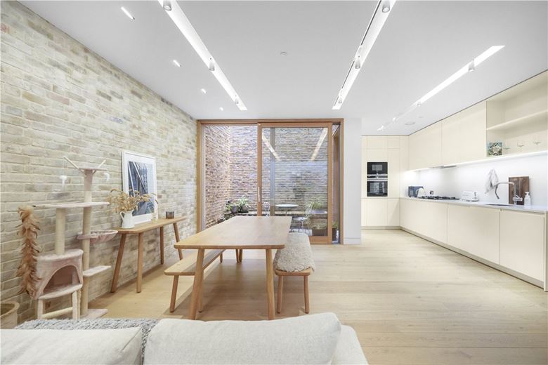 3 bedroom house, Bingham Place, London W1U - Available