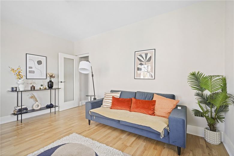 3 bedroom flat, Taunton Place, London NW1 - Available