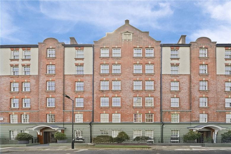 3 bedroom flat, Taunton Place, London NW1 - Available