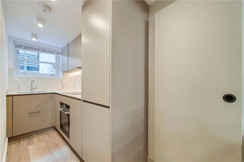  bedroom flat, James Street, Marylebone W1U