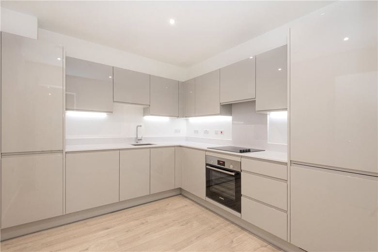 2 bedroom flat, Heartwell Avenue, London E16 - Let Agreed