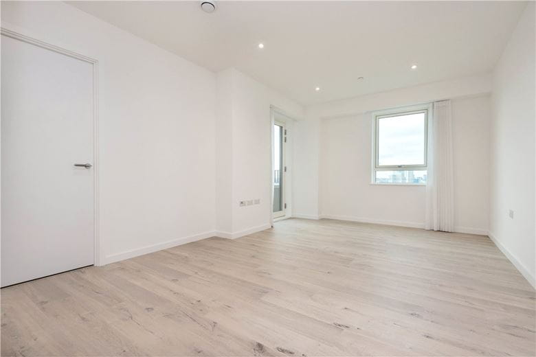 2 bedroom flat, Heartwell Avenue, London E16 - Let Agreed