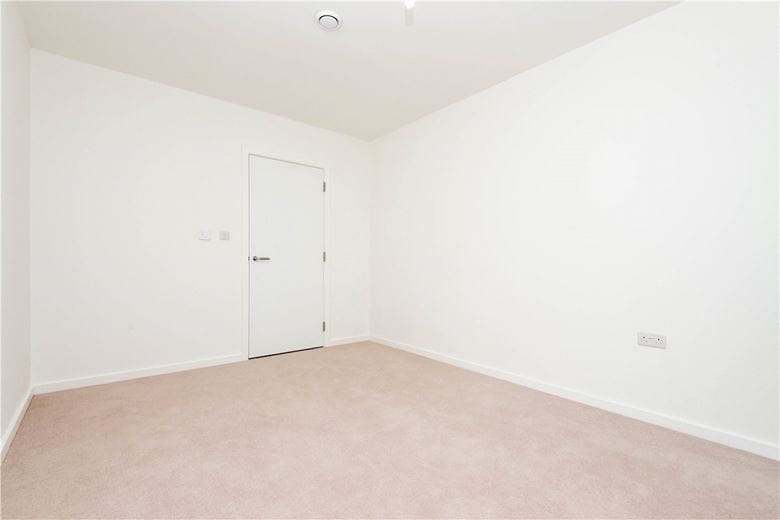 3 bedroom flat, Heartwell Avenue, London E16