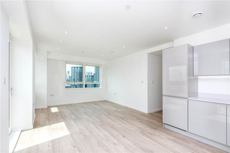 2 bedroom flat, Heartwell Avenue, London E16