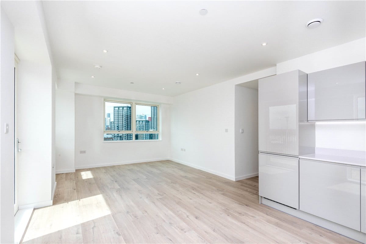 2 bedroom flat, Heartwell Avenue, London E16